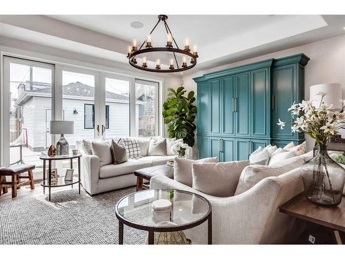 2005 48 Avenue Sw, Calgary, AB - Indoor Photo Showing Living Room