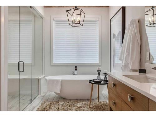 2005 48 Avenue Sw, Calgary, AB - Indoor Photo Showing Bathroom