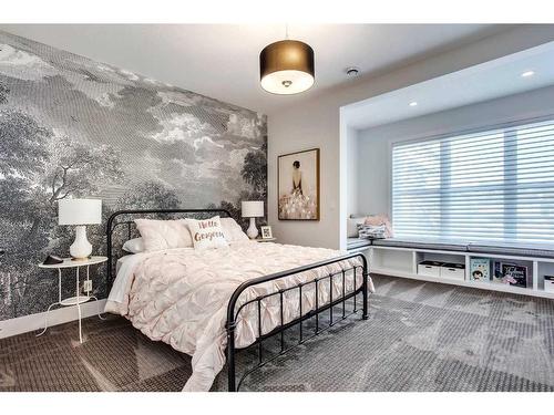 2005 48 Avenue Sw, Calgary, AB - Indoor Photo Showing Bedroom