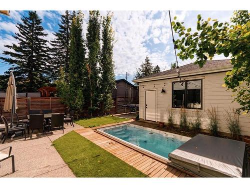 2005 48 Avenue Sw, Calgary, AB - Outdoor