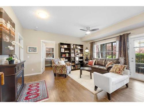 3112-4 Kingsland Close Se, Airdrie, AB - Indoor Photo Showing Living Room