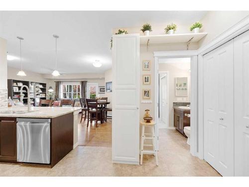 3112-4 Kingsland Close Se, Airdrie, AB - Indoor Photo Showing Kitchen