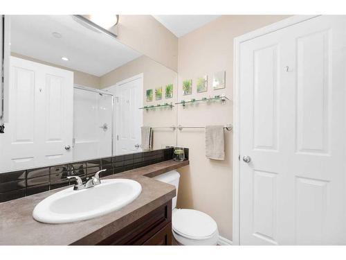 3112-4 Kingsland Close Se, Airdrie, AB - Indoor Photo Showing Bathroom