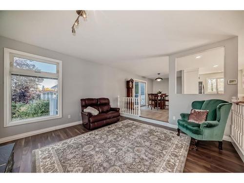 11 Templeson Way Ne, Calgary, AB - Indoor Photo Showing Living Room