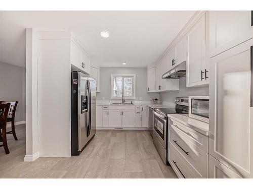 11 Templeson Way Ne, Calgary, AB - Indoor Photo Showing Kitchen