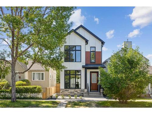 427 15 Avenue Ne, Calgary, AB - Outdoor With Facade