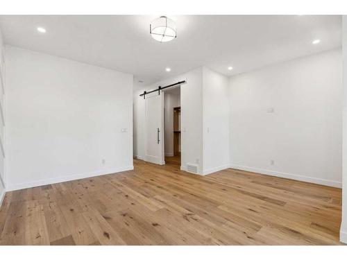 427 15 Avenue Ne, Calgary, AB - Indoor Photo Showing Other Room