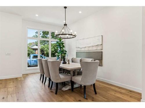 427 15 Avenue Ne, Calgary, AB - Indoor Photo Showing Dining Room