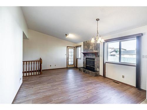 3908 14 Avenue Ne, Calgary, AB - Indoor Photo Showing Kitchen