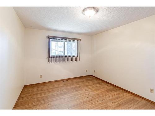 3908 14 Avenue Ne, Calgary, AB - Indoor Photo Showing Other Room