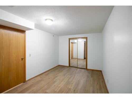 3908 14 Avenue Ne, Calgary, AB - Indoor Photo Showing Bathroom