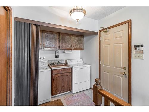 3908 14 Avenue Ne, Calgary, AB - Indoor Photo Showing Laundry Room