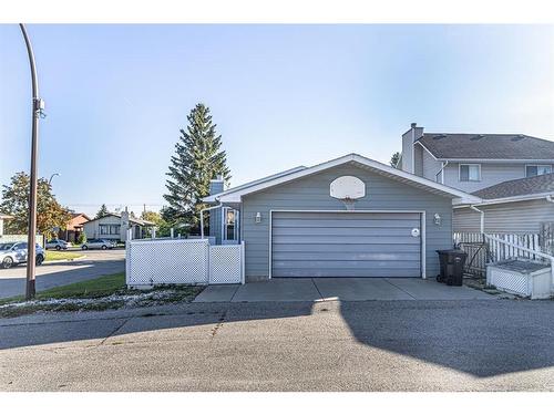 3908 14 Avenue Ne, Calgary, AB - Outdoor