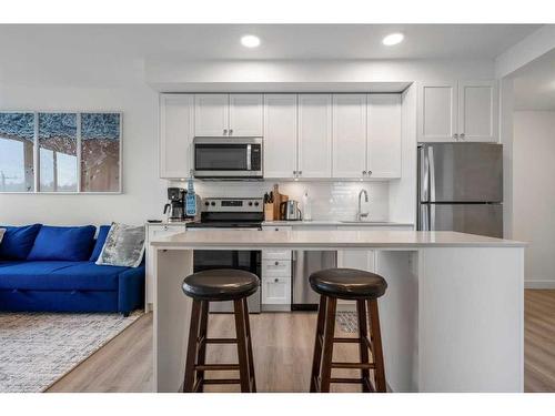 302-123 4 Street Ne, Calgary, AB - Indoor Photo Showing Kitchen