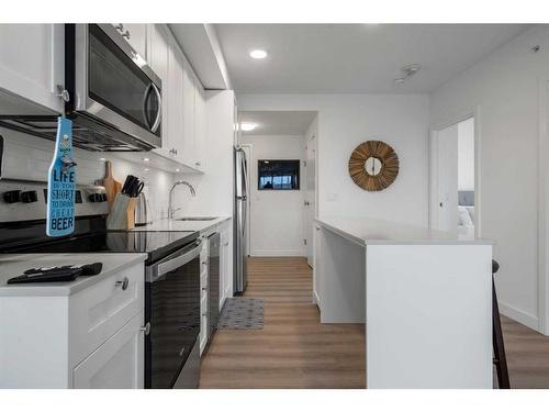 302-123 4 Street Ne, Calgary, AB - Indoor Photo Showing Kitchen