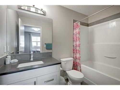 207 New Brighton Walk Se, Calgary, AB - Indoor Photo Showing Bathroom