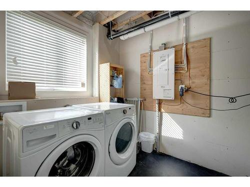 207 New Brighton Walk Se, Calgary, AB - Indoor Photo Showing Laundry Room