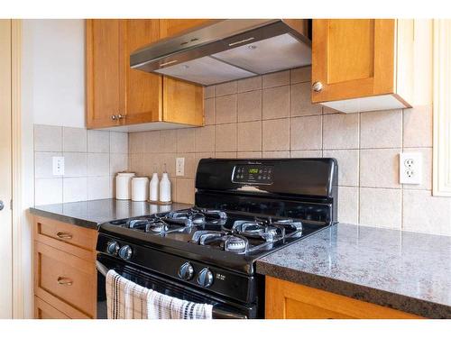 18 Valley Crest Close Nw, Calgary, AB - Indoor Photo Showing Kitchen