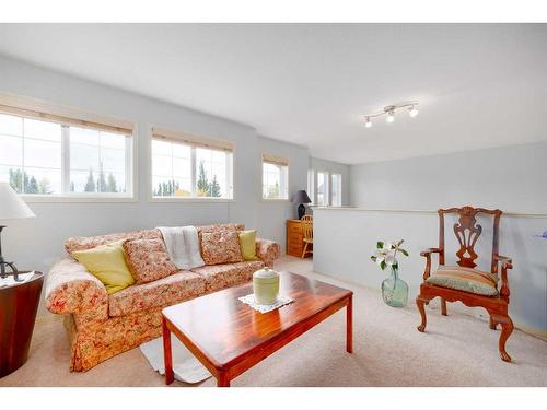 18 Valley Crest Close Nw, Calgary, AB - Indoor Photo Showing Living Room