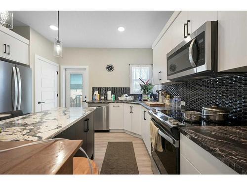 11 Ian Way, Sylvan Lake, AB - Indoor Photo Showing Kitchen With Stainless Steel Kitchen With Double Sink With Upgraded Kitchen