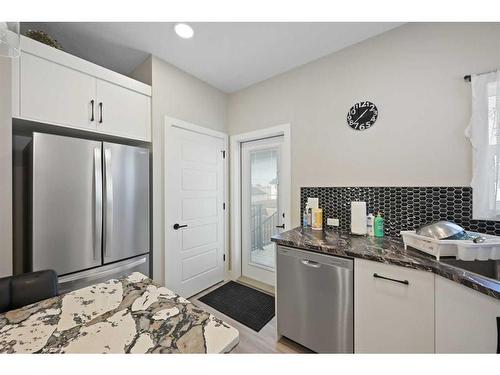 11 Ian Way, Sylvan Lake, AB - Indoor Photo Showing Kitchen