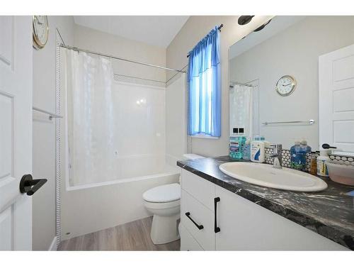 11 Ian Way, Sylvan Lake, AB - Indoor Photo Showing Bathroom