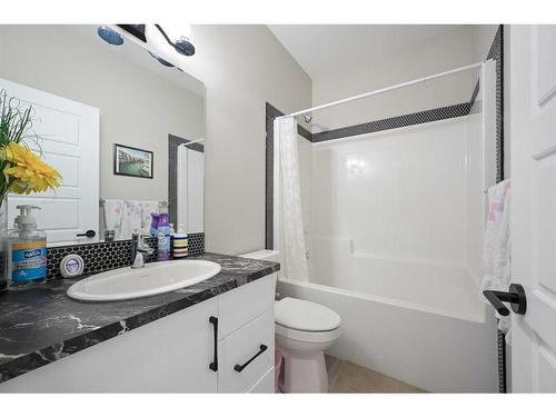 11 Ian Way, Sylvan Lake, AB - Indoor Photo Showing Bathroom