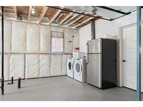 11 Ian Way, Sylvan Lake, AB - Indoor Photo Showing Laundry Room