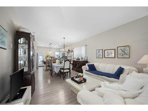 11 Ian Way, Sylvan Lake, AB - Indoor Photo Showing Living Room