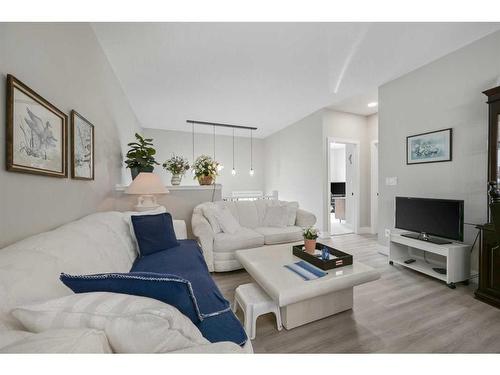 11 Ian Way, Sylvan Lake, AB - Indoor Photo Showing Living Room