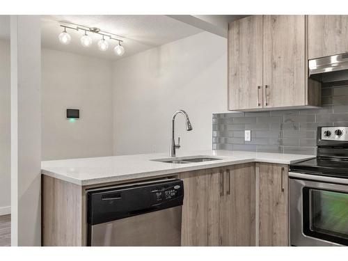 513-200 Brookpark Drive Sw, Calgary, AB - Indoor Photo Showing Kitchen