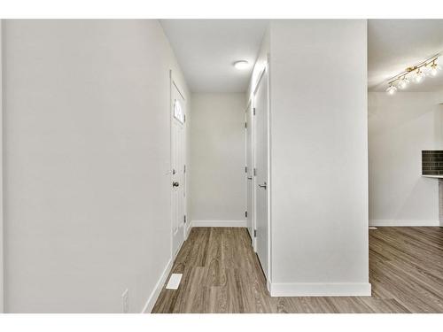 513-200 Brookpark Drive Sw, Calgary, AB - Indoor Photo Showing Other Room