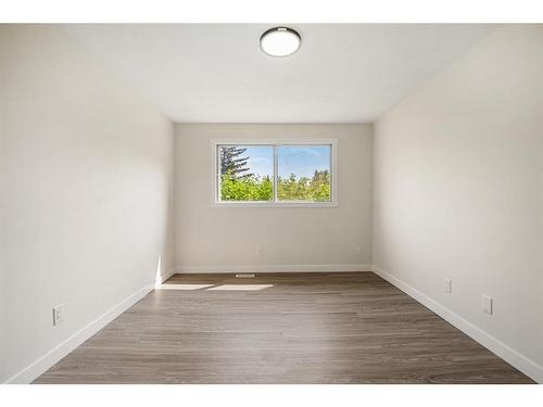 513-200 Brookpark Drive Sw, Calgary, AB - Indoor Photo Showing Other Room