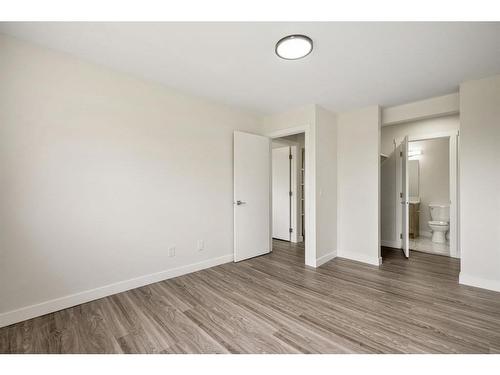 513-200 Brookpark Drive Sw, Calgary, AB - Indoor Photo Showing Other Room