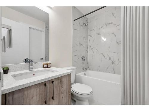 513-200 Brookpark Drive Sw, Calgary, AB - Indoor Photo Showing Bathroom