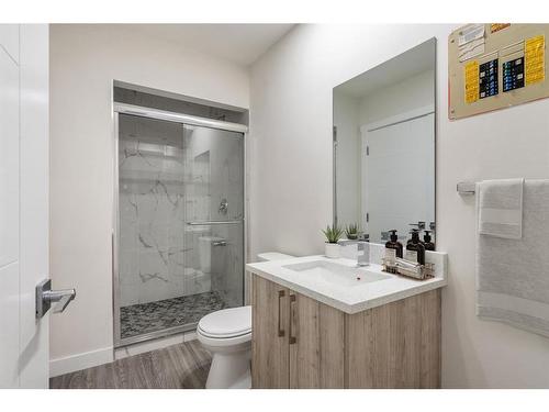 513-200 Brookpark Drive Sw, Calgary, AB - Indoor Photo Showing Bathroom