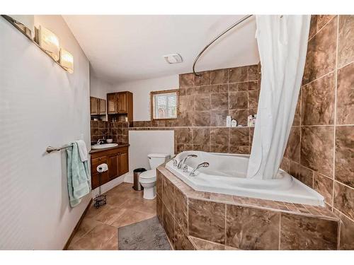 134 Bow Ridge Court, Cochrane, AB - Indoor Photo Showing Bathroom