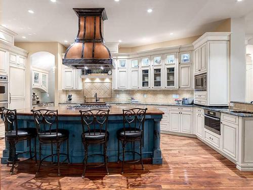 242245 Chinook Arch Lane, Rural Rocky View County, AB - Indoor Photo Showing Kitchen With Upgraded Kitchen