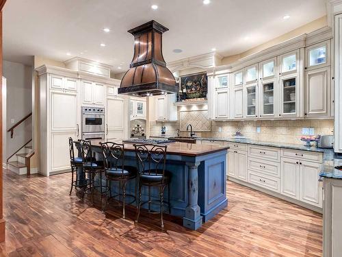 242245 Chinook Arch Lane, Rural Rocky View County, AB - Indoor Photo Showing Kitchen With Upgraded Kitchen