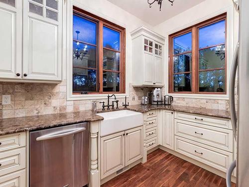 242245 Chinook Arch Lane, Rural Rocky View County, AB - Indoor Photo Showing Kitchen With Double Sink