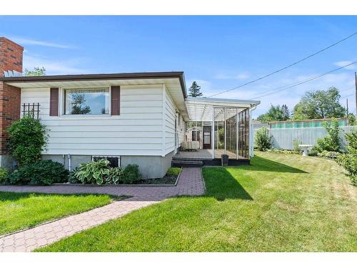 16 Trafford Place Nw, Calgary, AB - Outdoor