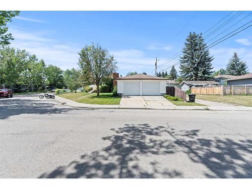 16 Trafford Place Nw, Calgary, AB - Outdoor