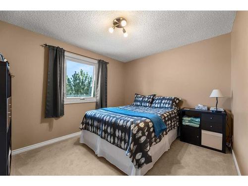 25 Beech Crescent, Olds, AB - Indoor Photo Showing Bedroom