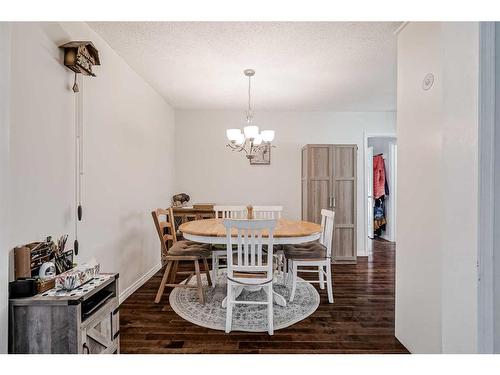 3911 Centre A Street Ne, Calgary, AB - Indoor Photo Showing Dining Room