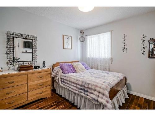 3911 Centre A Street Ne, Calgary, AB - Indoor Photo Showing Bedroom