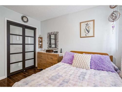 3911 Centre A Street Ne, Calgary, AB - Indoor Photo Showing Bedroom