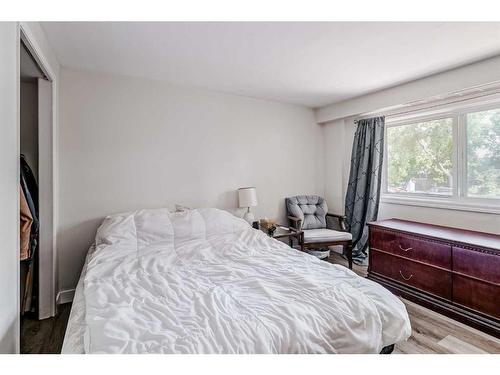 3911 Centre A Street Ne, Calgary, AB - Indoor Photo Showing Bedroom