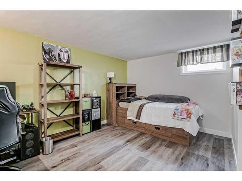 3911 Centre A Street Ne, Calgary, AB - Indoor Photo Showing Bedroom