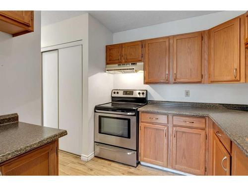 105-205 5 Avenue Ne, Calgary, AB - Indoor Photo Showing Kitchen