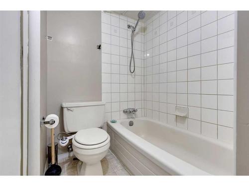 105-205 5 Avenue Ne, Calgary, AB - Indoor Photo Showing Bathroom